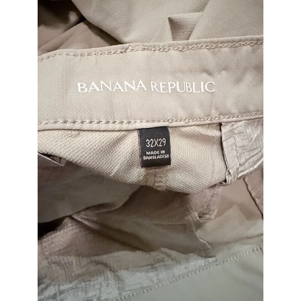 BANANA Republic Traveler Chinos Pants 32x29 Preppy Outdoor Minimalist Neutral